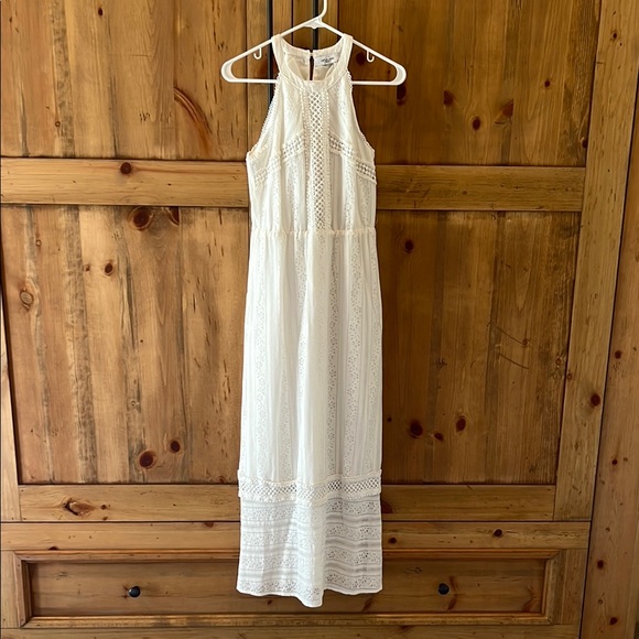 Carly Jean Los Angeles White Lace Maxi Dress - Picture 1 of 7